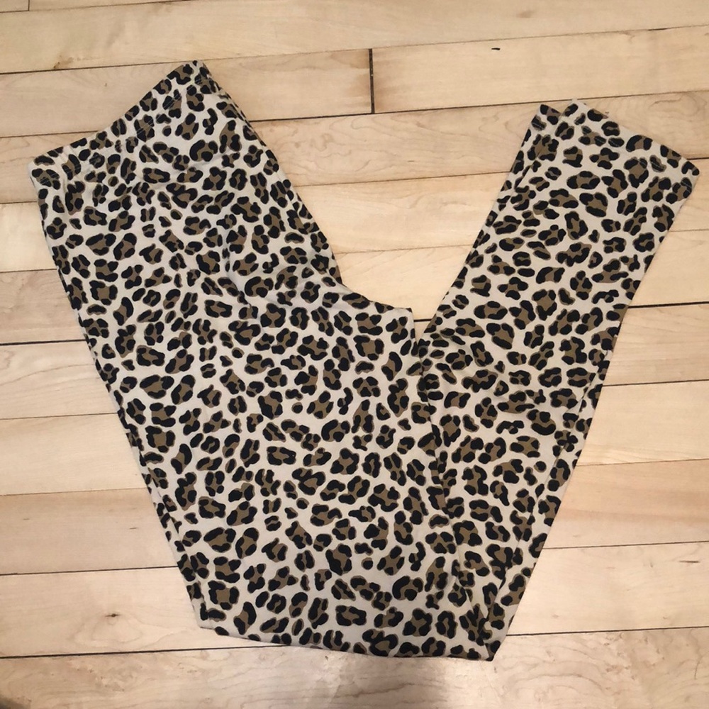 Youth XL (woman’s small) cheetah print leggings